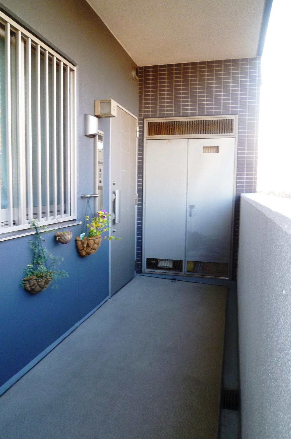Other local. Near the room entrance (December 2012) Shooting