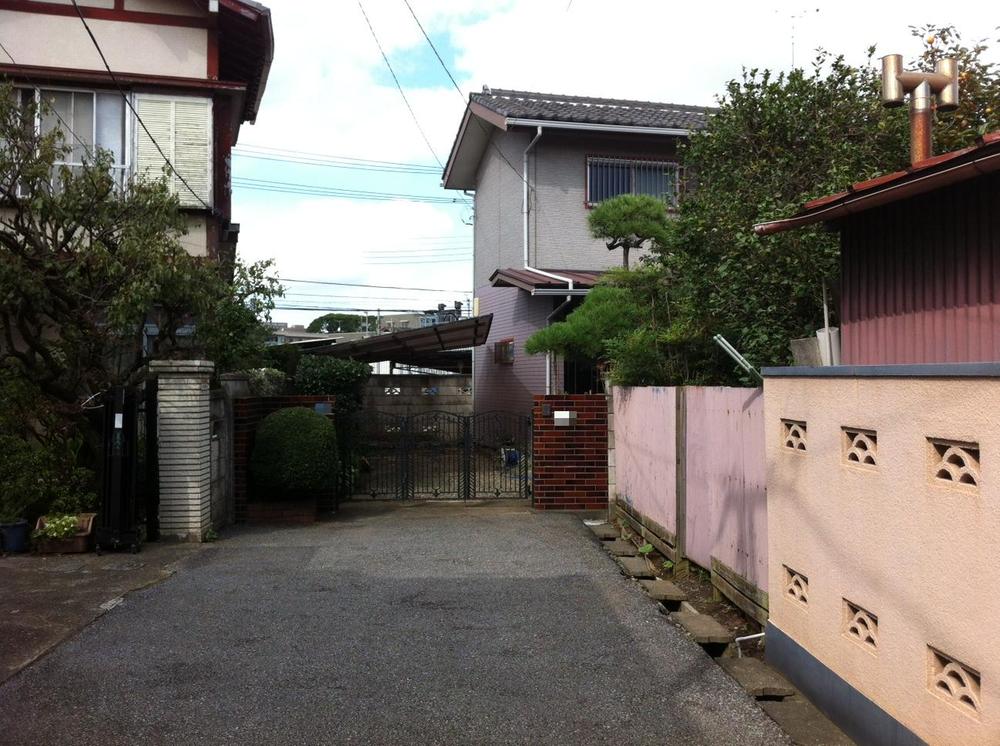 Local photos, including front road. Local (10 May 2013) Shooting