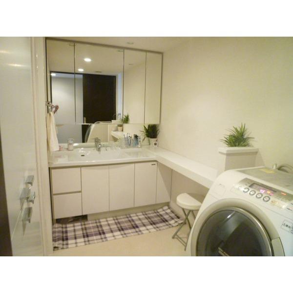 Wash basin, toilet