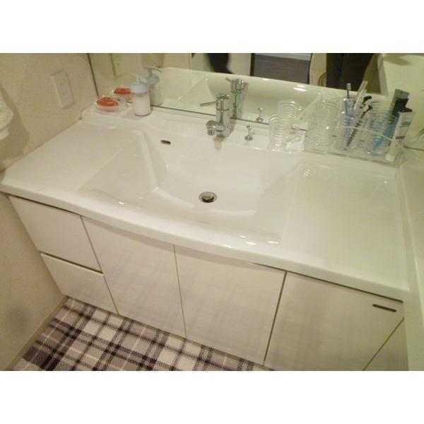 Wash basin, toilet