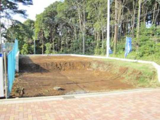 Local land photo. It is sold land without building conditions. You can architecture in your favorite House manufacturer. 