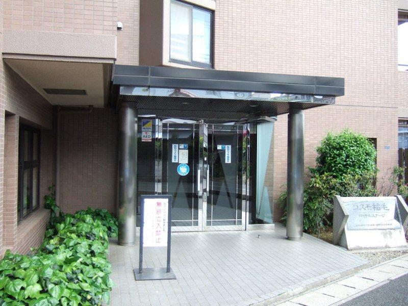 Entrance. Common areas
