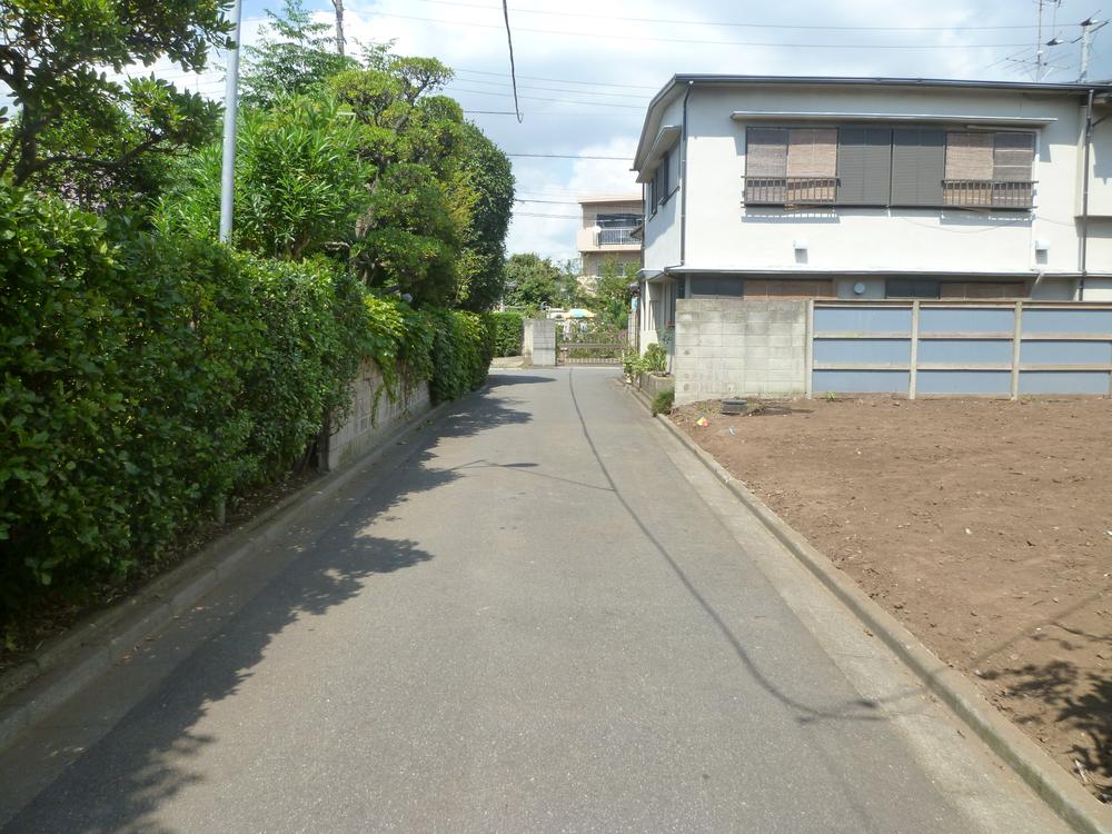 Local photos, including front road. Local (September 2012) shooting