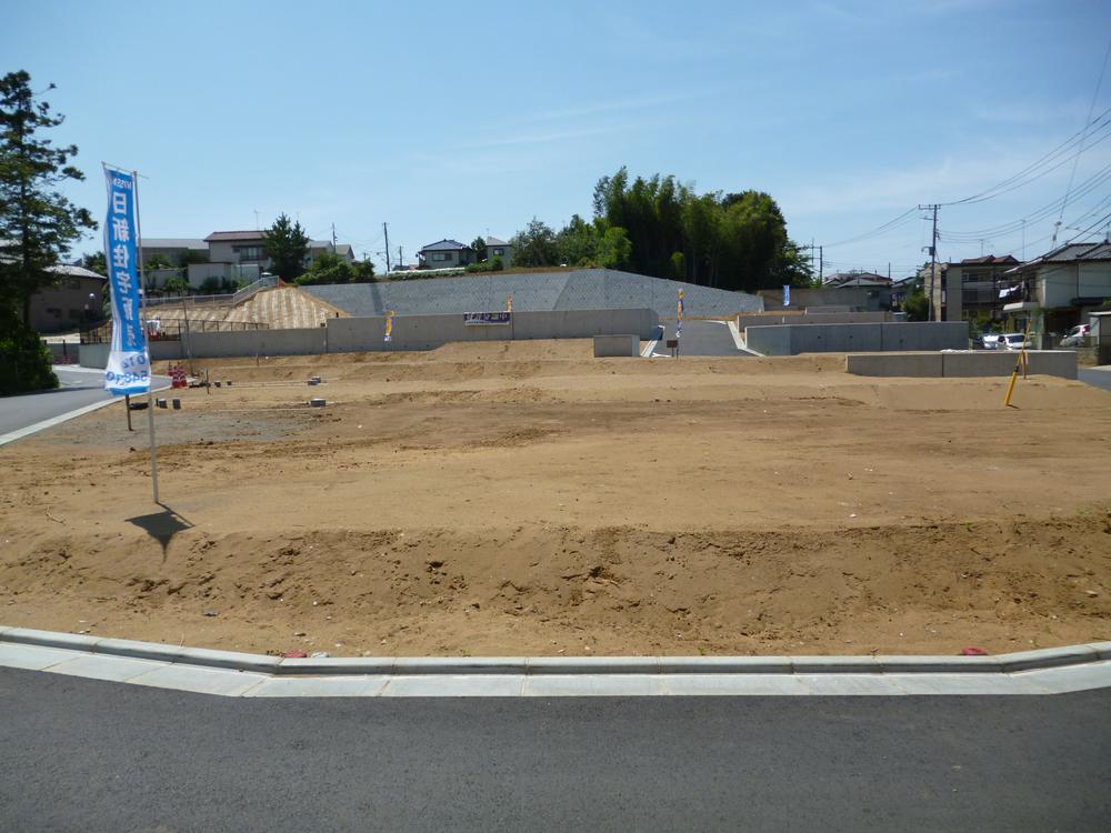 Local photos, including front road. Local (09 May 2013) Shooting