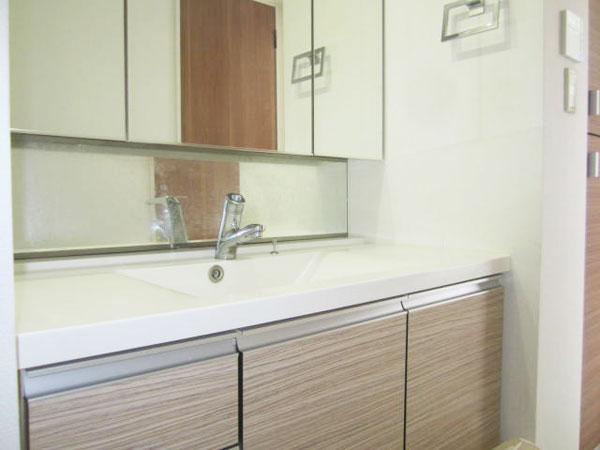 Wash basin, toilet