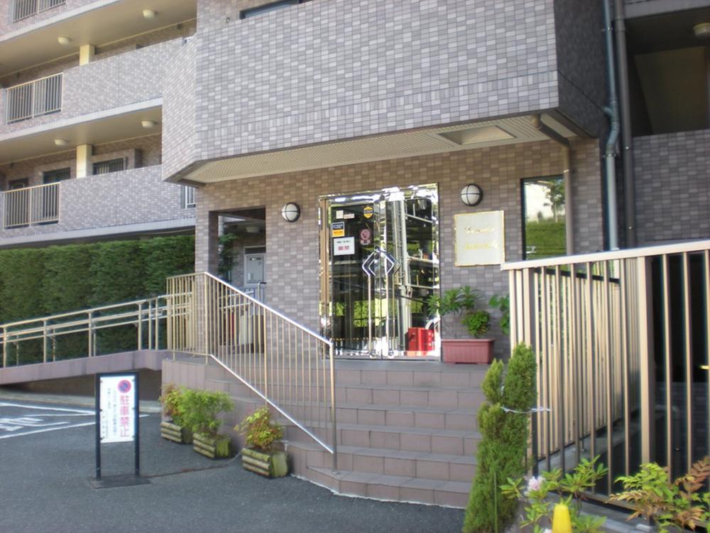 Entrance. Common areas
