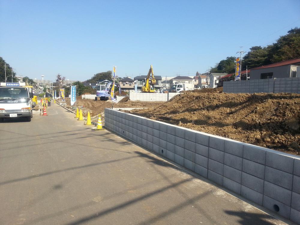 Local photos, including front road. Local (10 May 2013) Shooting