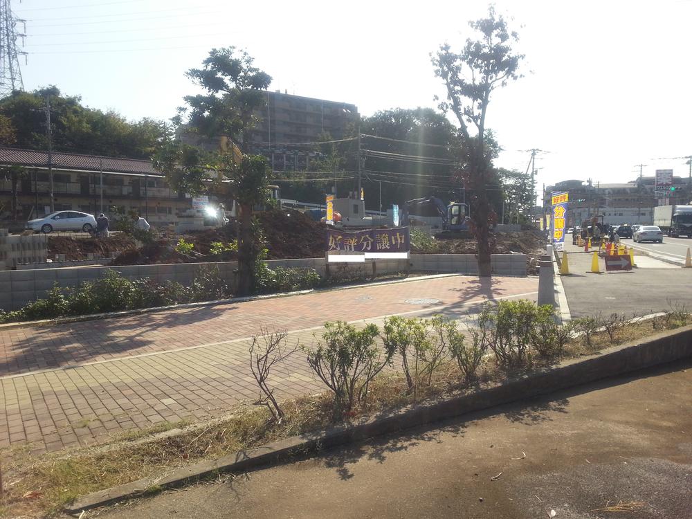 Local photos, including front road. Local (10 May 2013) Shooting