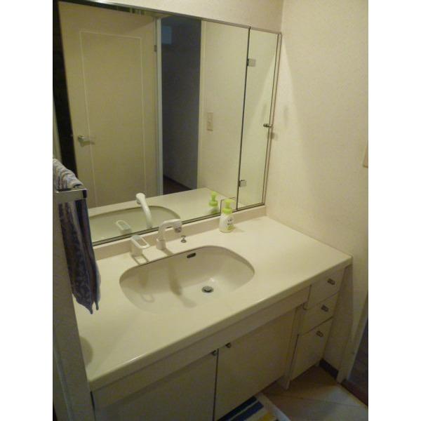 Wash basin, toilet