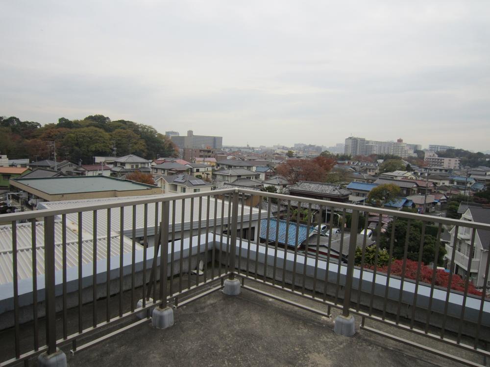 View photos from the dwelling unit. View from the site (November 2013) Shooting