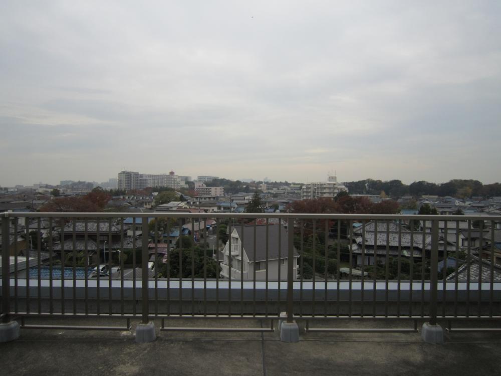View photos from the dwelling unit. View from the site (November 2013) Shooting