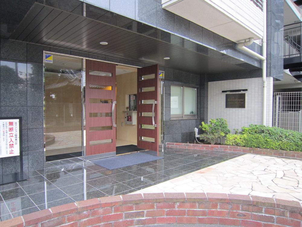 Local appearance photo. Mansion entrance