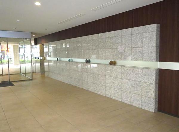 Entrance. Common areas
