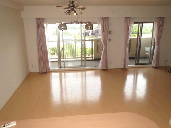 Living. Spacious LD. LD in about 18 Pledge, There are also about 21 quires in LDK.