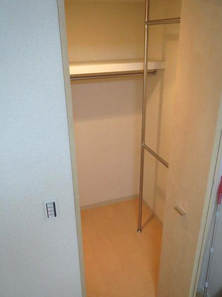 Other. Storage of north service Room. About 1 Pledge of walk-in.