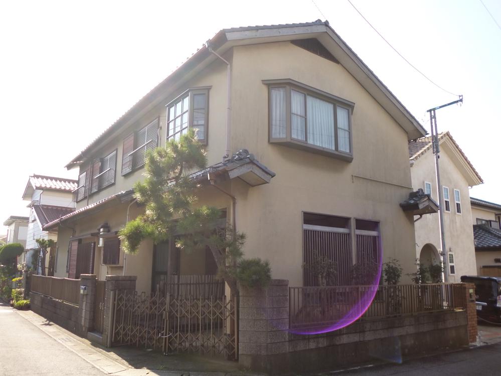 Local land photo.  [ Local Photos ]  There is a old house but will be vacant lot passes. 