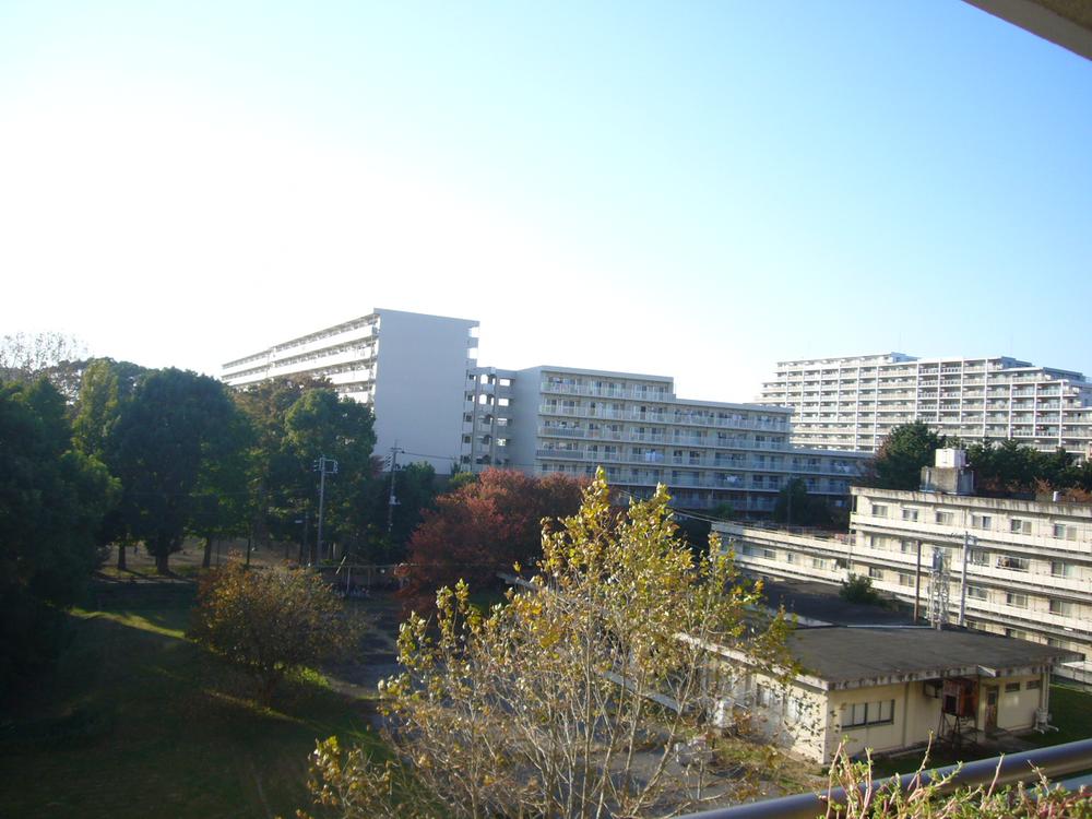 View photos from the dwelling unit. View from local (2013 November shooting)