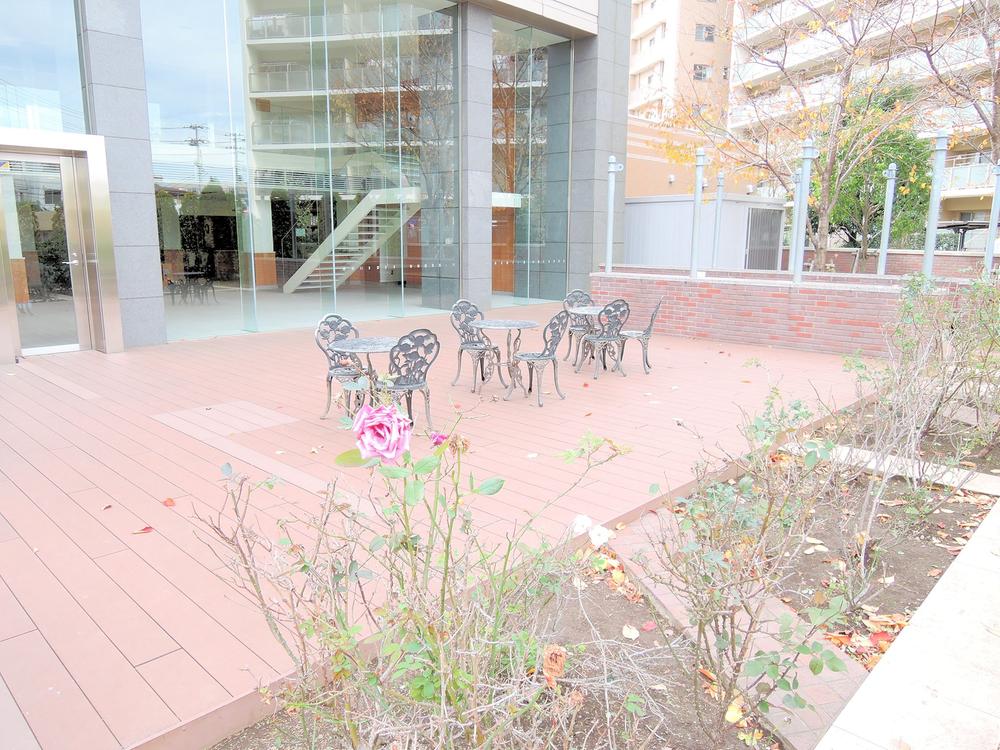 Entrance. Common areas