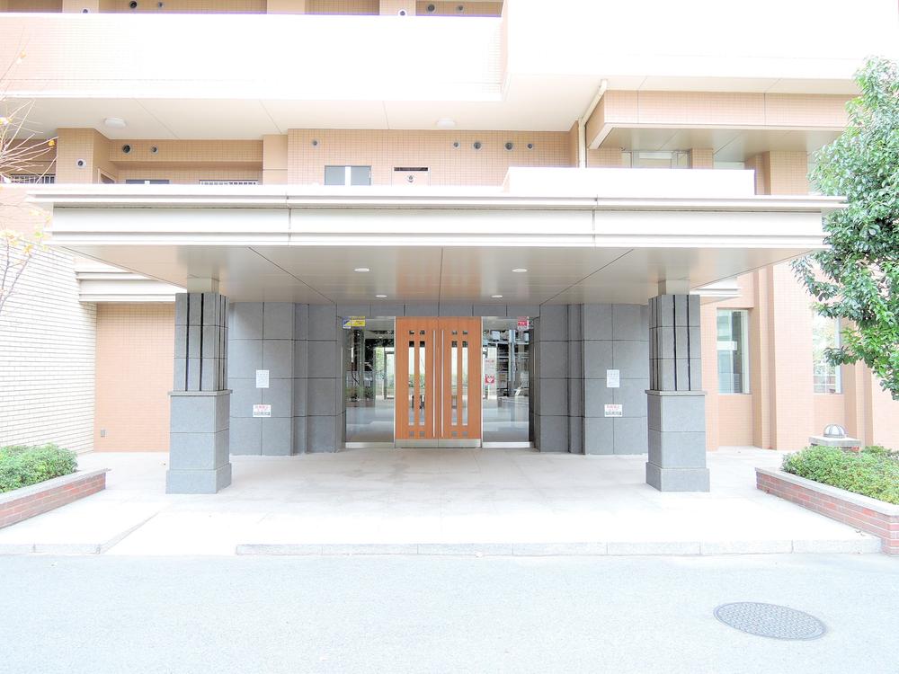Entrance. Common areas
