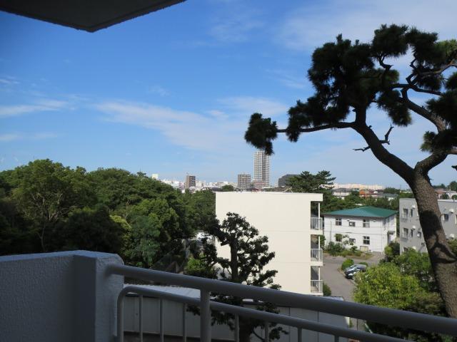 View photos from the dwelling unit. View from the site (August 2013) Shooting