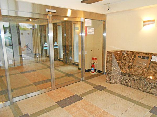 Entrance. Entrance Hall entrance, It has become the auto lock support of peace of mind.