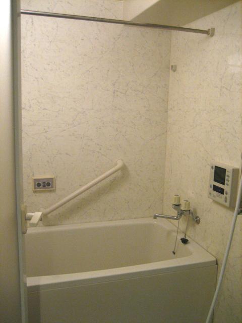 Bathroom. Large bathroom to heal tired!