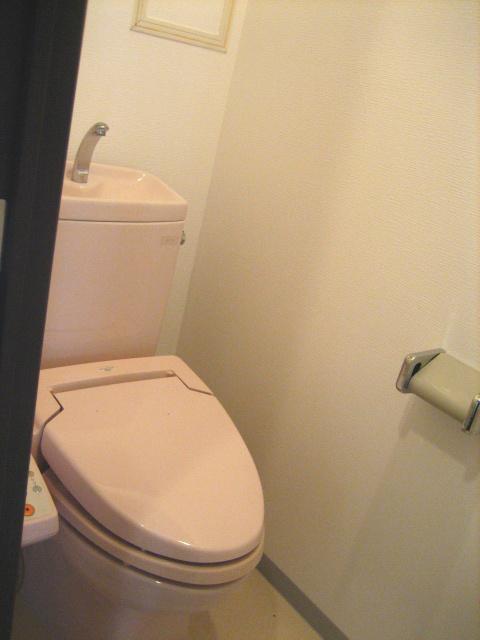 Toilet. Always clean, Washlet!