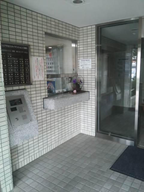 Entrance. Auto is equipped with lock.