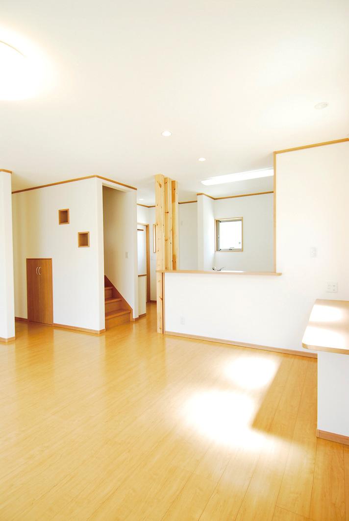 Building plan example (Perth ・ Introspection). Large living family of the reunion is spread.