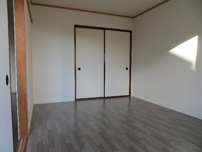 Living and room. With storage of 6 quires Western-style