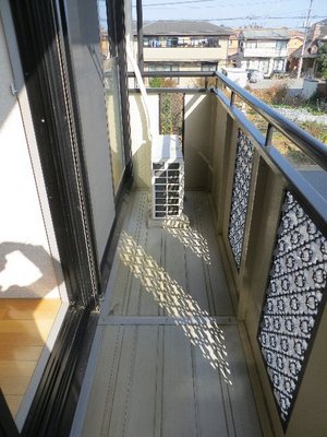 Balcony. The laundry spacious Hoseru balcony