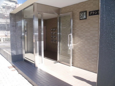 Entrance. Outlook good entrance