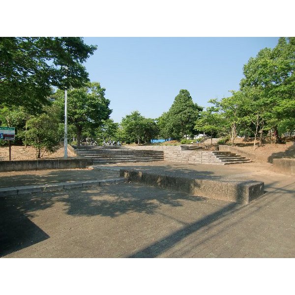 park. Smile Square park to (park) 134m