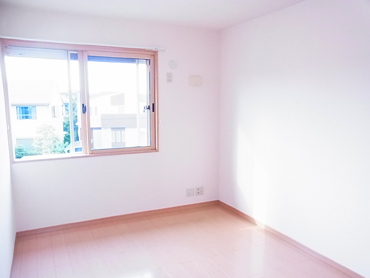 Other room space. Bright 6 Pledge