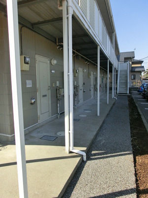 Security. TV is with Hong.