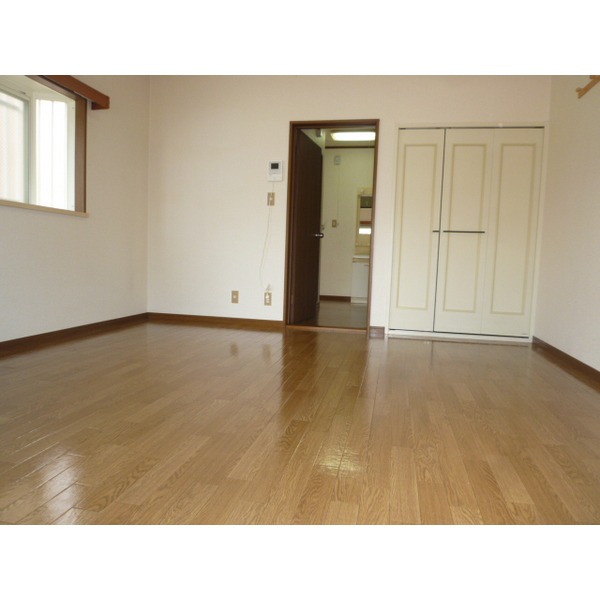 Living and room. Western-style spacious 8 pledge