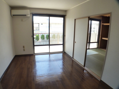 Living and room. Room 1