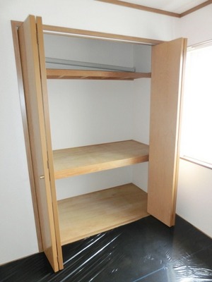 Receipt. There is a spacious housed in a Japanese-style room.