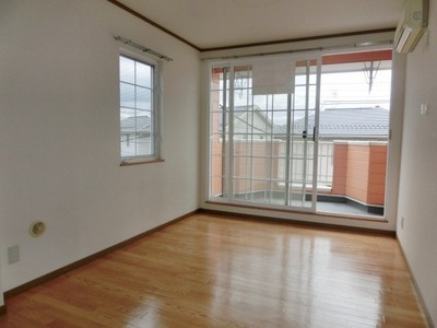 Living and room. Bright two-plane daylight LDK.