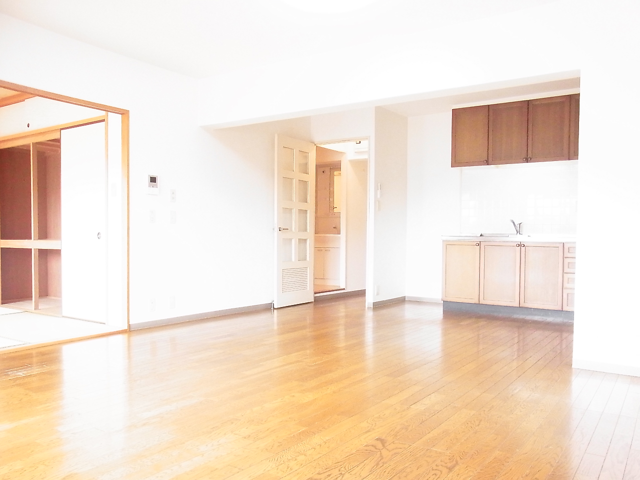 Living and room. Breadth to come to dance! LDK20 Pledge!