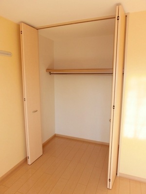 Receipt. There hanger rail