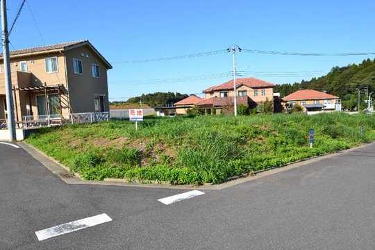 Local land photo. It is not in the building with conditions land for sale. Shooting from the south side