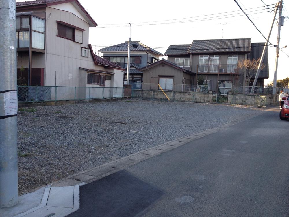 Local photos, including front road. Local (11 May 2013) Shooting