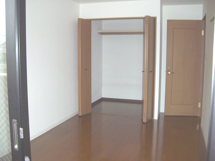 Living and room. Room spacious