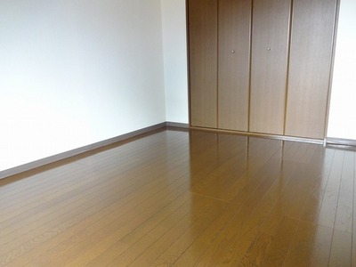 Living and room. About 6 Pledge of Western-style appearance of. There storage space in each room.