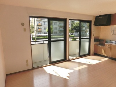 Living and room. It is bright LDK on the balcony side.