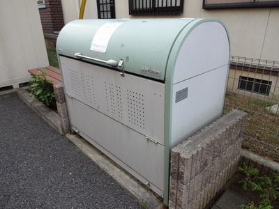 Other common areas. Resident dedicated trash storage Common areas are kept clean