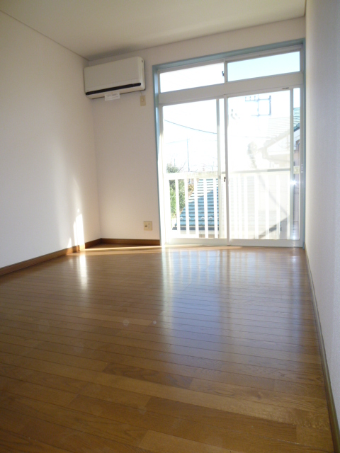 Living and room. Western-style with a sense of openness