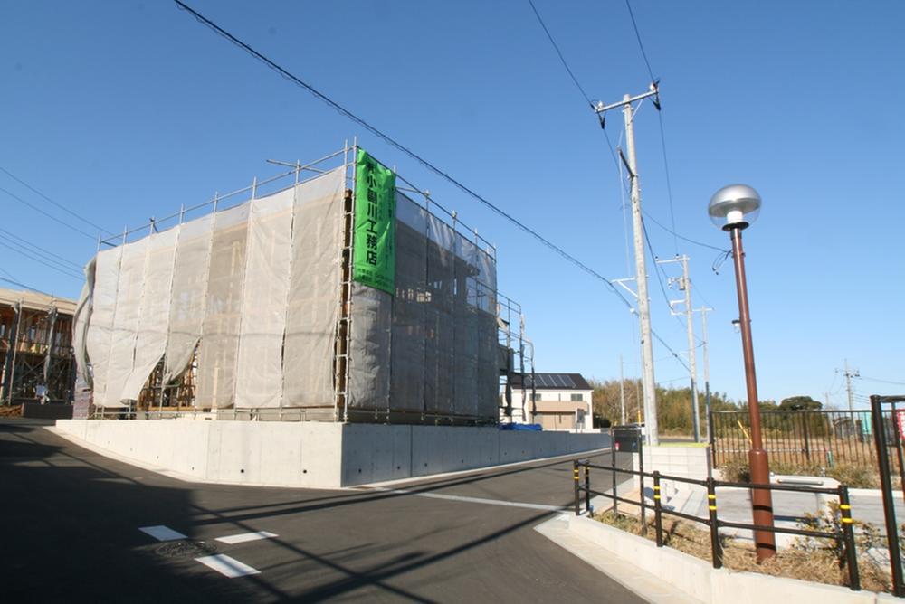 Other local. Proximity to high-rise apartment in front of the station is visible from the subdivision! ! Quiet healing environment overlooking the green, while nearby station! !