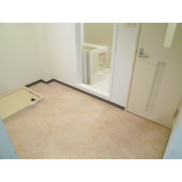 Washroom. Laundry Area ・ Dressing room